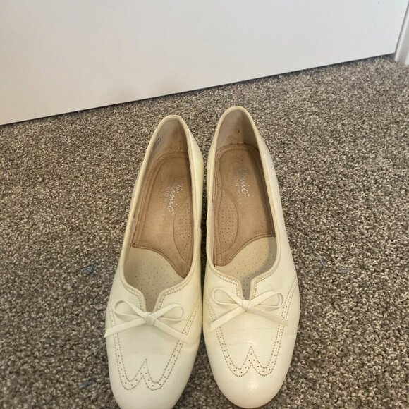 Vintage Clinic White Leather Low Pump Heels W Wingtip Victorian Style Size 7 1/2 - Picture 3 of 11